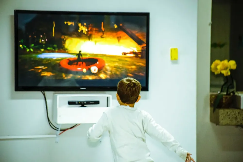 kid-person-screen-pexels.webp