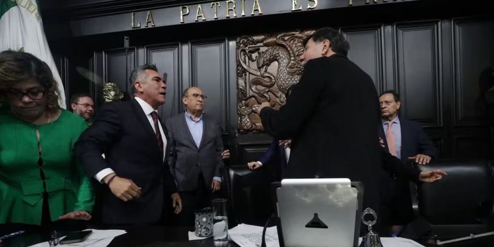 pelea Alejandro Moreno Cárdenas y Gerardo Fernández Noroña