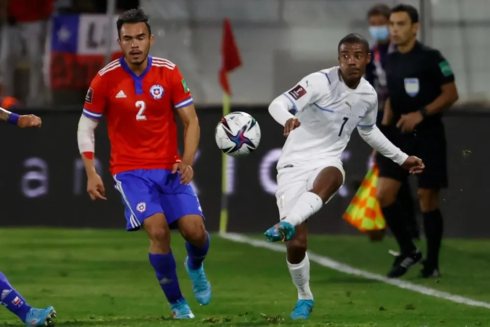 Nicolás de la Cruz fue titular ante Chile
