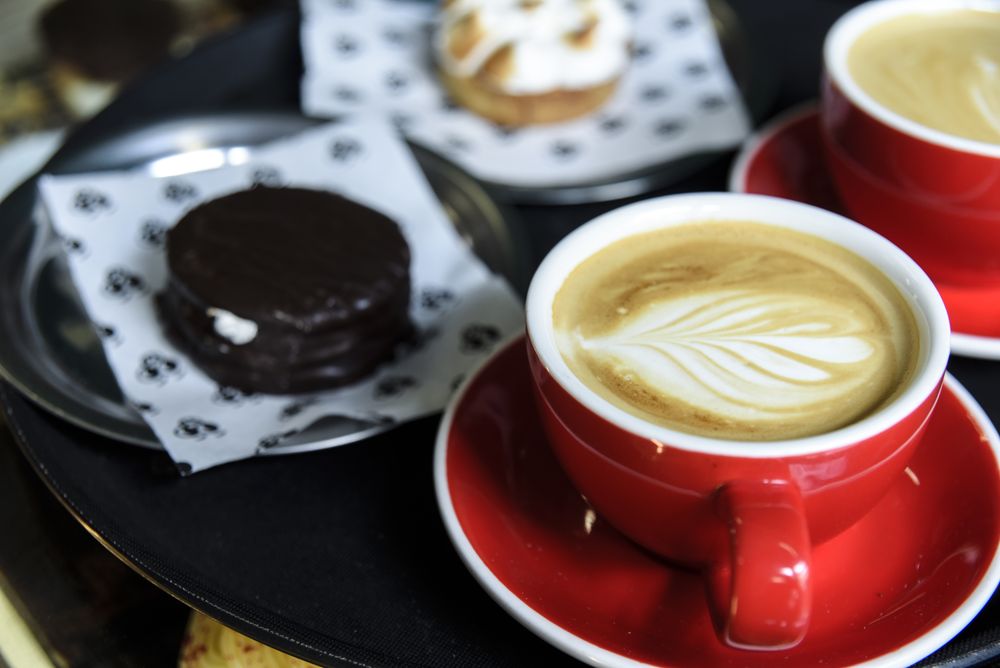 20250218 Desmadre café, brandstudio.