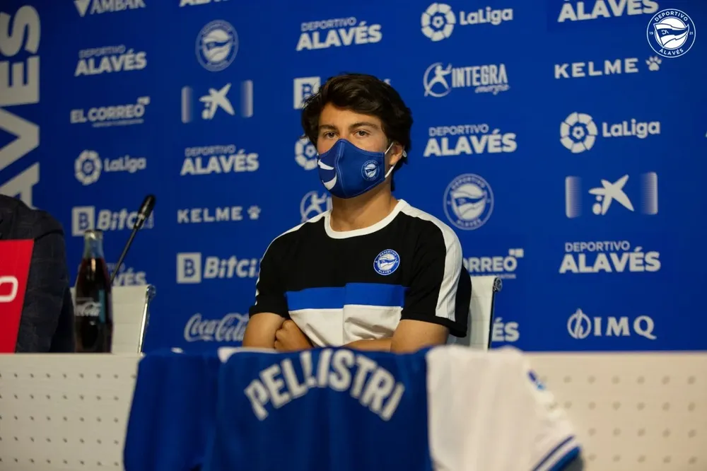 Pellistri informó en sus redes que es positivo de covid-19