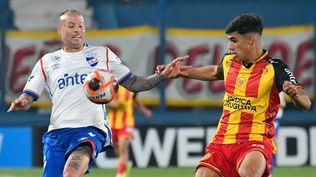 Nicolás López de Nacional ante Progreso por el Torneo Intermedio