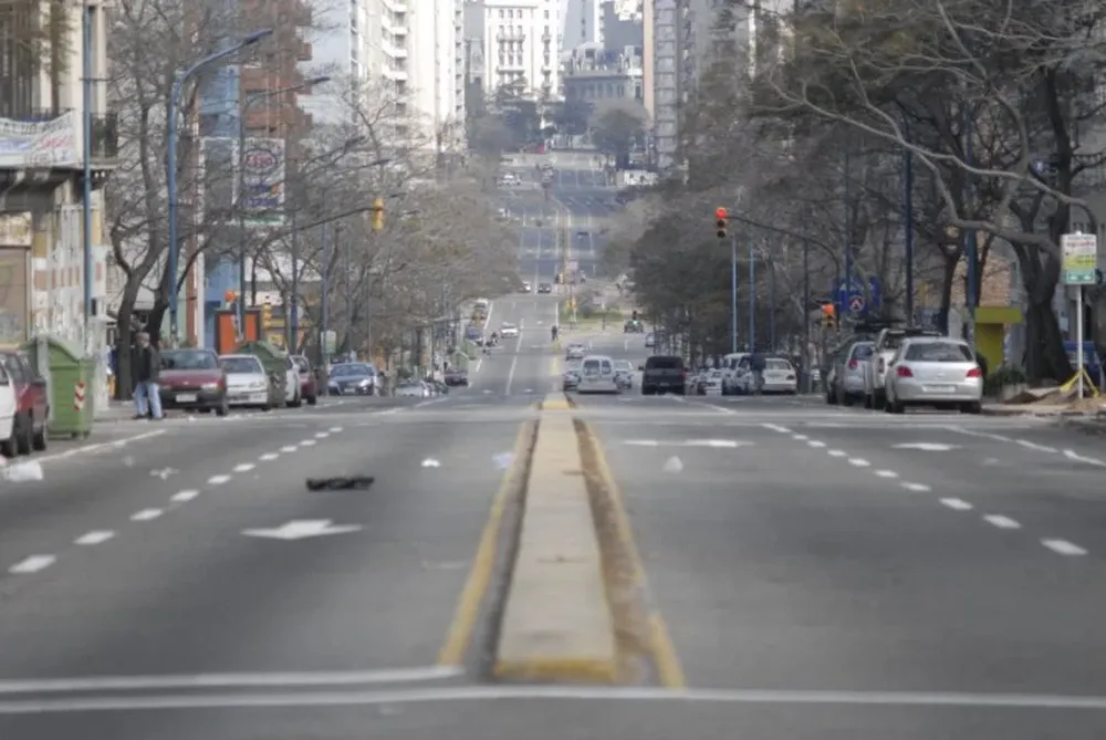 Las calles de Montevideo en los feriados no laborales permanecen desiertas