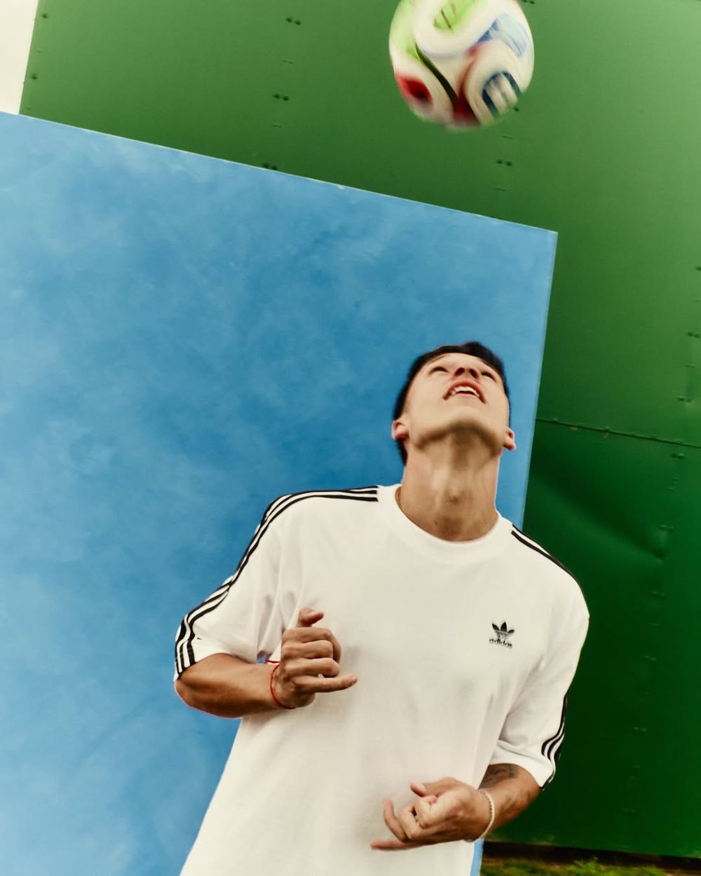 Manuel Ugarte con la pelota Trionda