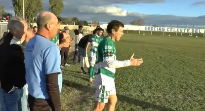 El exfutbolista y entrenador, Juan Ramón Carrasco, volvió jugar al fútbol a sus 66 años