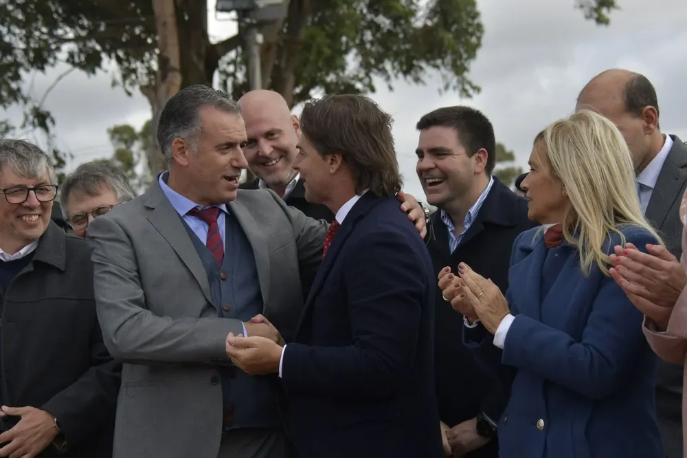 Intendente Yamandú Orsi y el presidente Luis Lacalle Pou