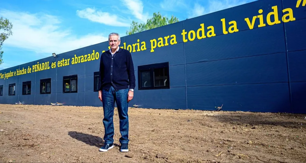 Gregorio Pérez visitó la nueva residencia para juveniles de Peñarol