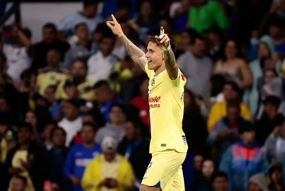 Brian Rodríguez anotó un golazo para América en el clásico