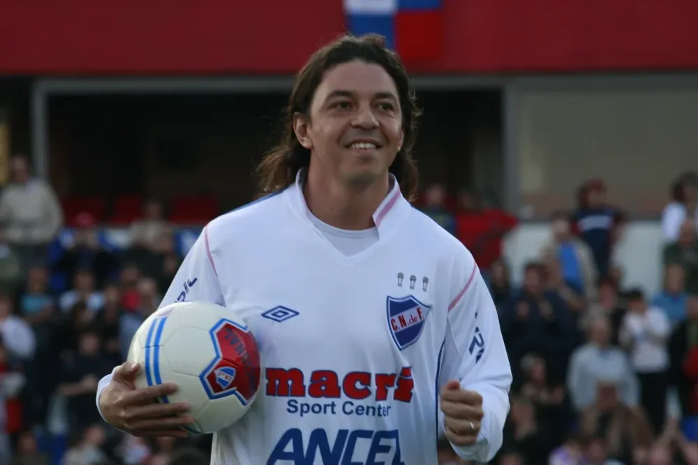 Gallardo al ser presentado como nuevo jugador de Nacional