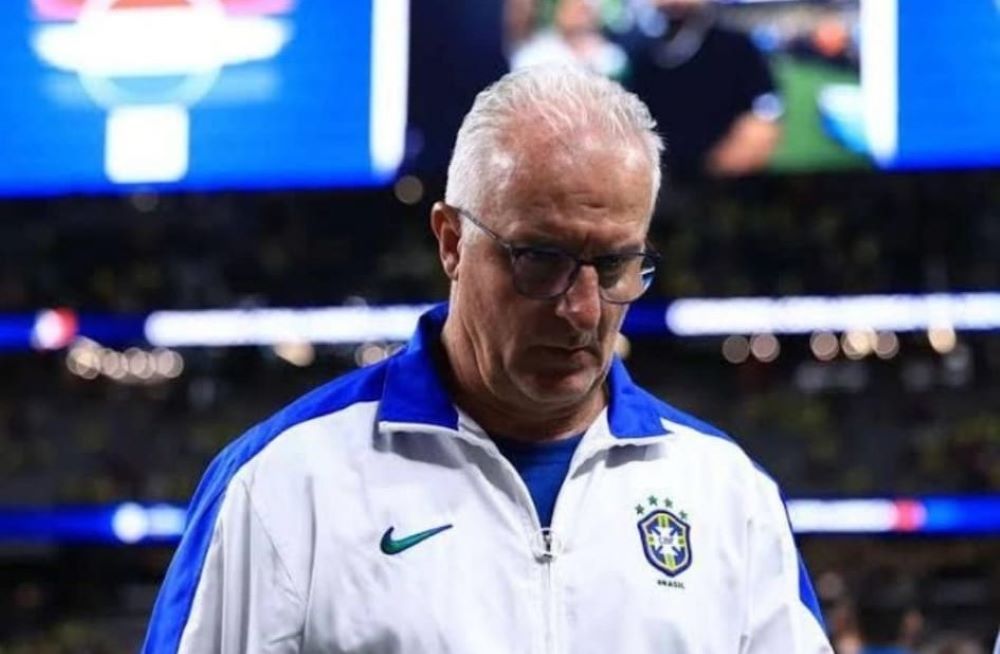 Dorival Jr. dirigió ante la selección de Uruguay con una campera con cuatro estrellas en el escudo y no con cinco, en la Copa América 2024