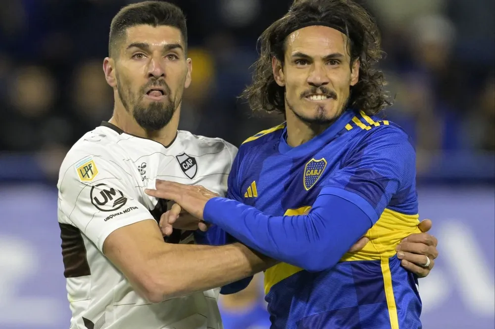 El duelo entre Cavani y Suso