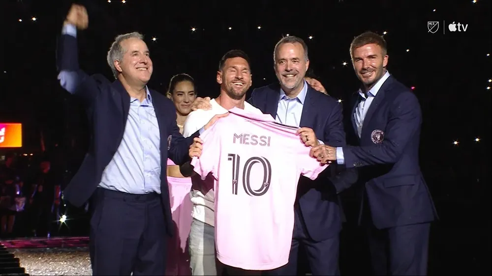 Messi se presenta ante el público del DRV PNK