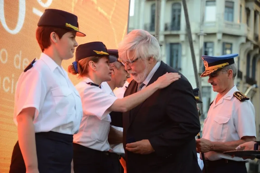 El ministro condecoró a los efectivos más destacados del año