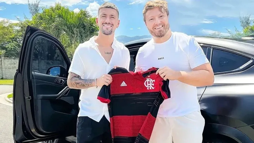 Giorgian De Arrascaeta tiene nuevo auto en Brasil