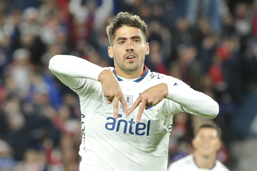 Noguera festeja uno de sus goles