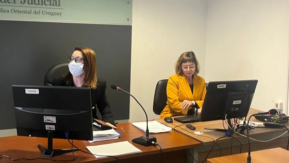 A la izquierda, la jueza Adriana Chamsarian