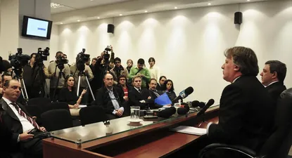Lorenzo y Bergara anunciando las medidas en el Ministerio de Economía