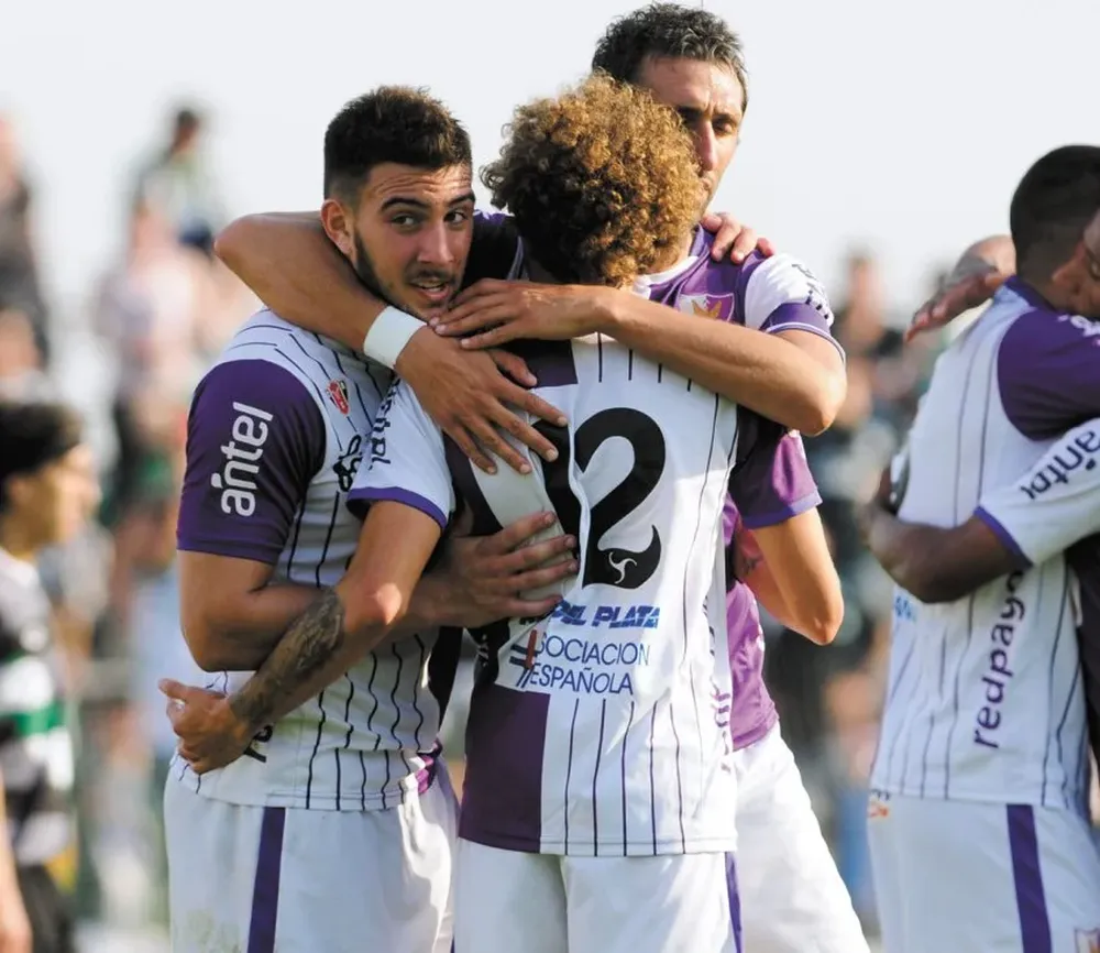 Fénix celebró la victoria ante Racing