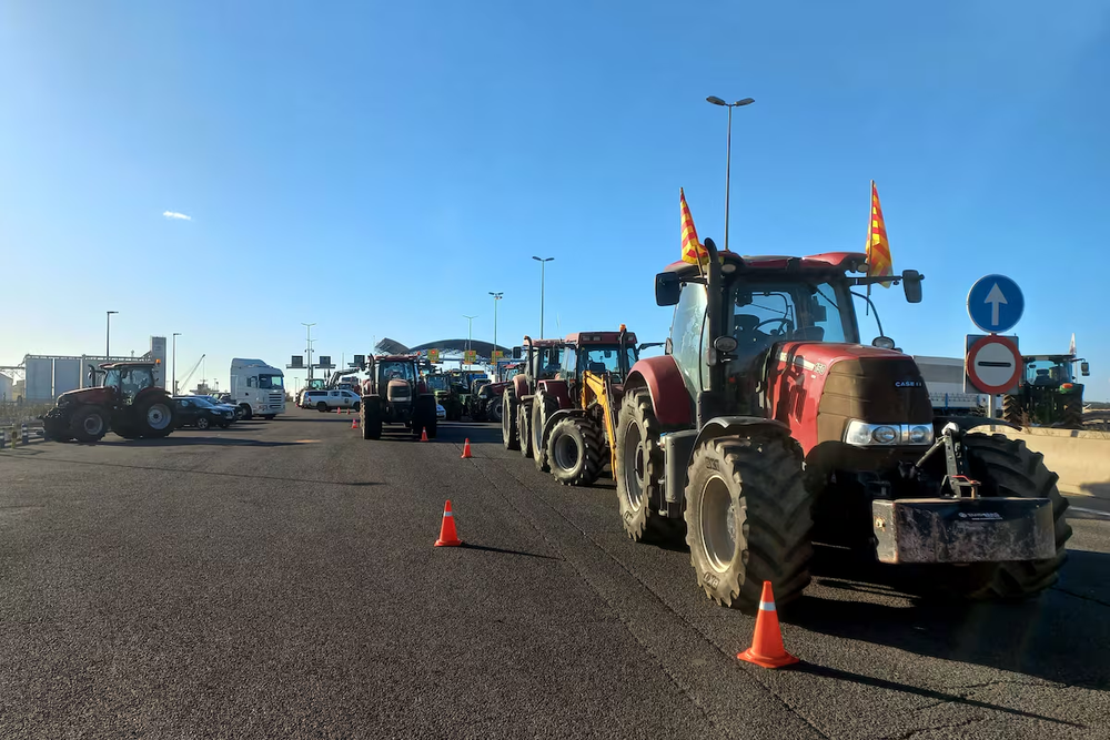 Agricultores catalanes levantan el corte del&nbsp; Puerto de Tarragona.