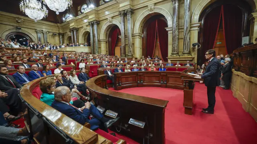 Salvador Illa interviene en el pleno del Parlamento catalán