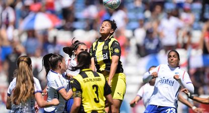 Imagen del último clásico femenino oficial entre Nacional y Peñarol