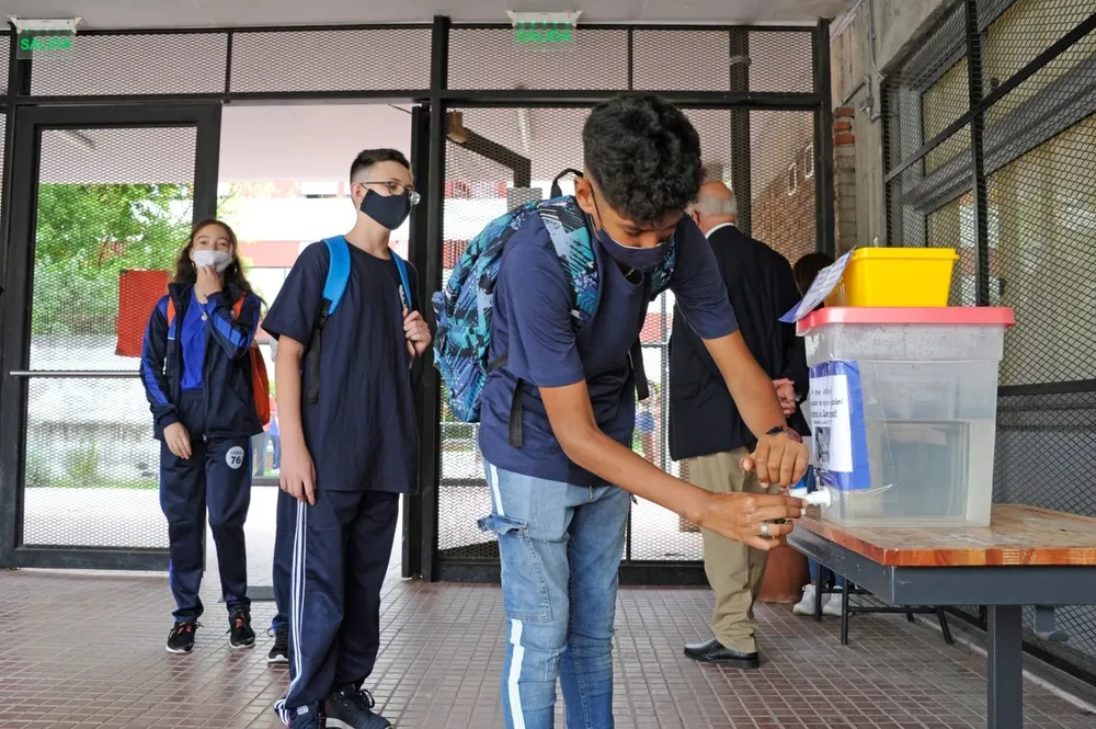 Datos de la encuesta a docentes y estudiantes de ANEP