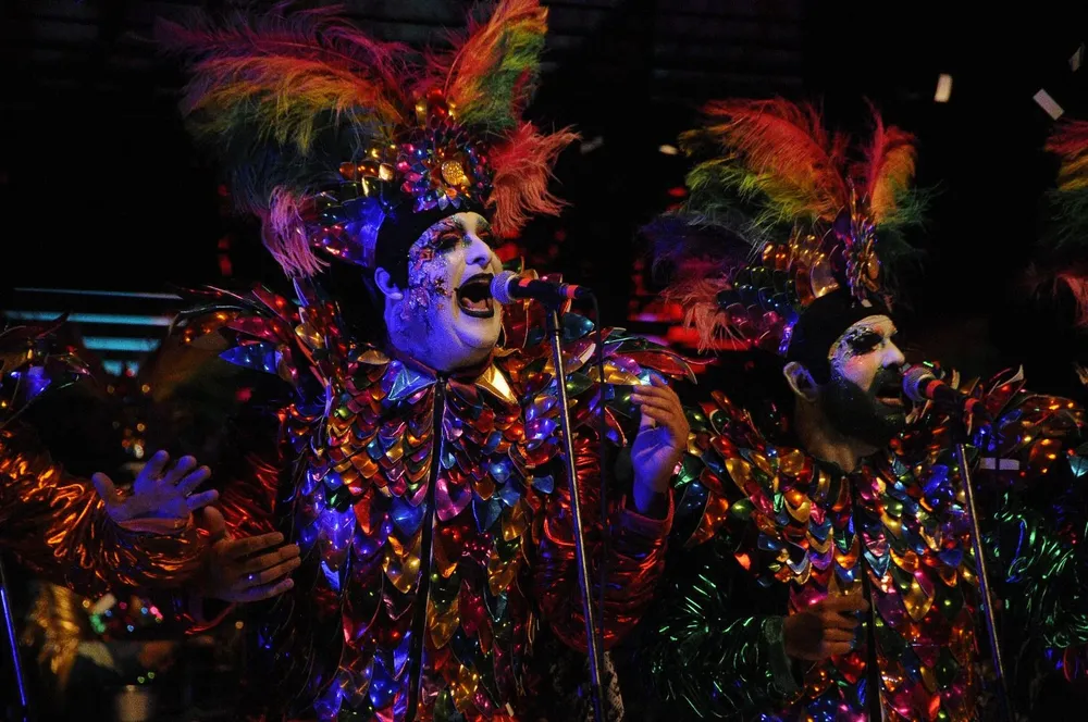 Integrantes de la murga Asaltantes con Patente.