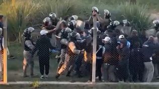 Hinchas de Cerro que denunciaron represión policial en la llegada al Campeón del Siglo