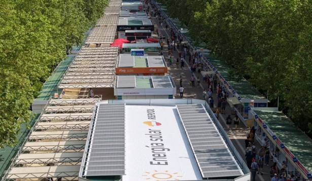 Por primera vez, la Feria del Libro de Madrid funciona con energía solar