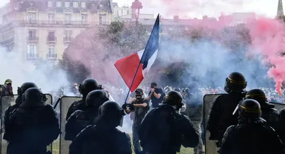 Heridos y autos incendiados fue el saldo otra jornada de protestas en Francia