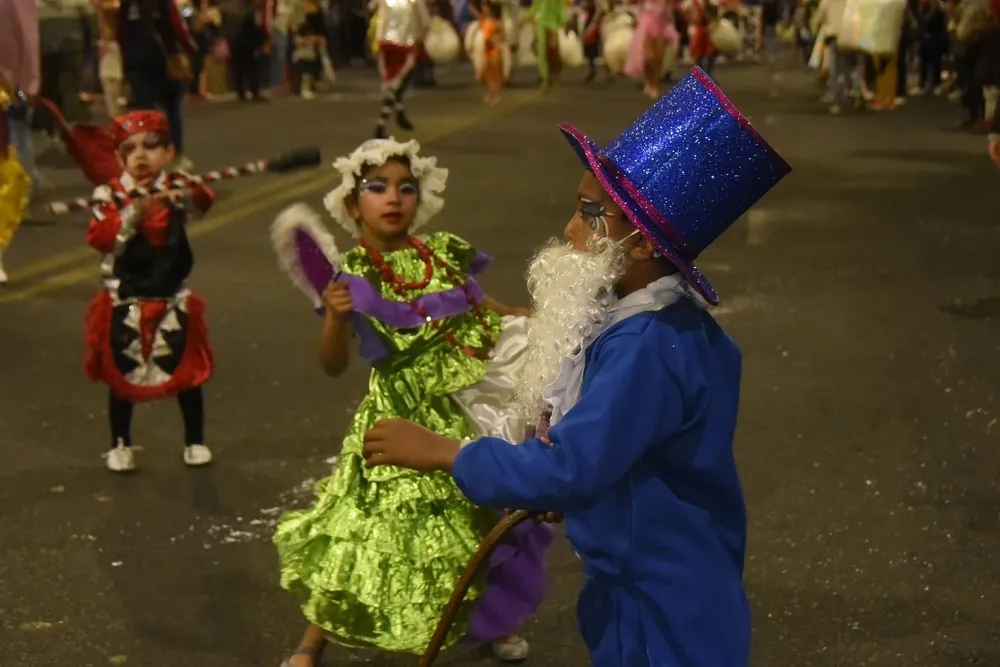 Niños en el Carnaval de las Promesas