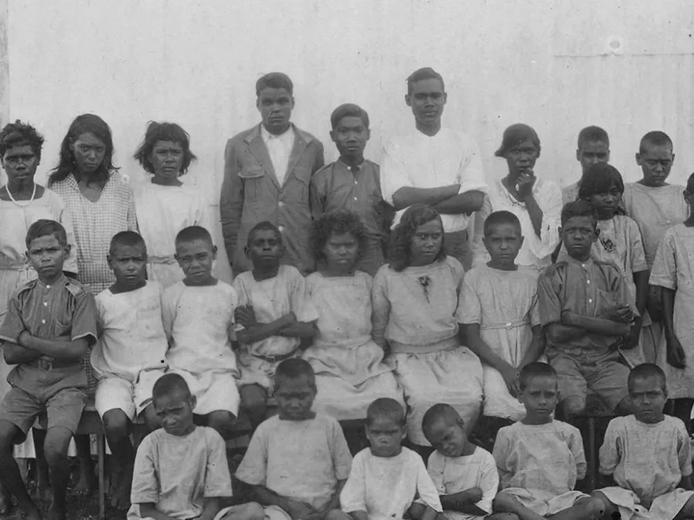 Los niños fueron entregados a nuevos hogares e instituciones como parte de una política que buscaba crear una “Australia Blanca”.