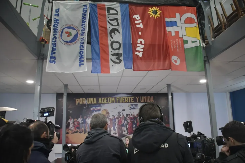 Conferencia de prensa de Adeom en setiembre de 2022