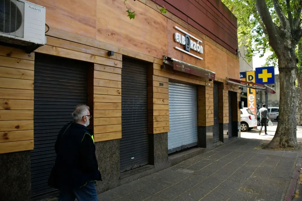 Tres homicidios ocurrieron la madrugada del domingo en el área metropolitana; uno de ellos fue en la puerta de El Barzón en Montevideo