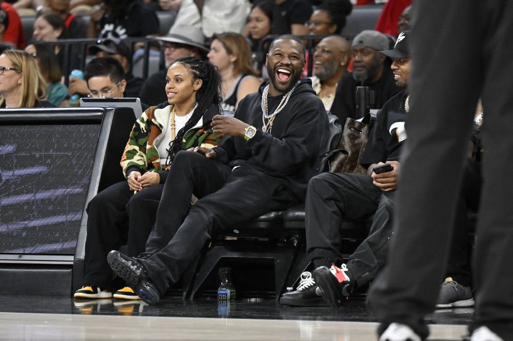 Floyd Mayweather Jr. en un partido de básquetbol en Las Vegas