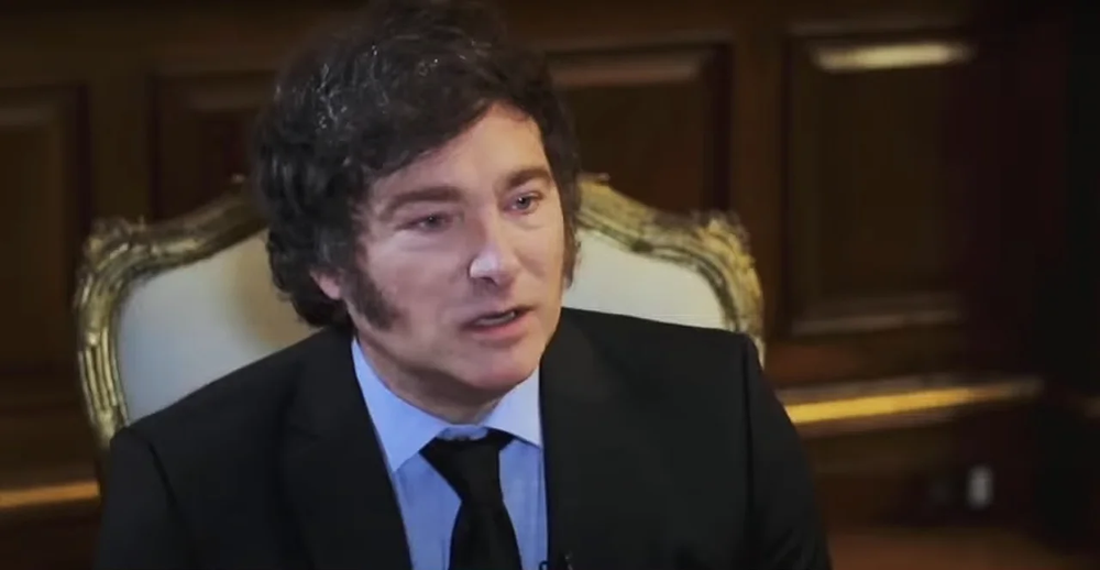 Javier Milei indicó que el fracaso de Ficha Limpia fue parte de un esfuerzo conjunto entre Mauricio Macri y Cristina Kirchner para perjudicarlo.