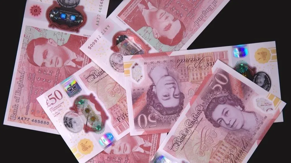 Billetes de 50 libras con la imagen de la fallecida reina Elizabeth II