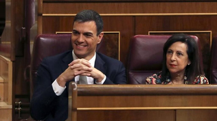 El presidente del Gobierno, Pedro Sánchez y la ministra de Defensa, Margarita Robles.