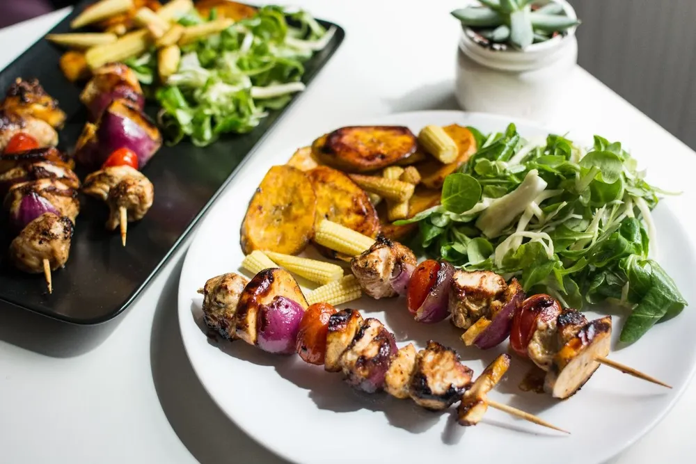 foodiesfeed.com_paleo-chicken-skewers-with-plantains.webp