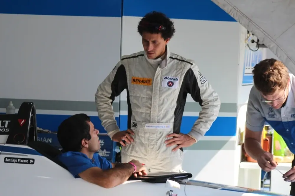 Cammarota (centro) estaba para otro podio en la Fórmula Renault 2.0 argentina.