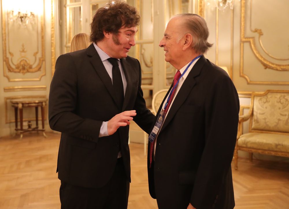 El presidente Javier Milei junto a Alejandro Bulgheroni, titular de Pan American Energy