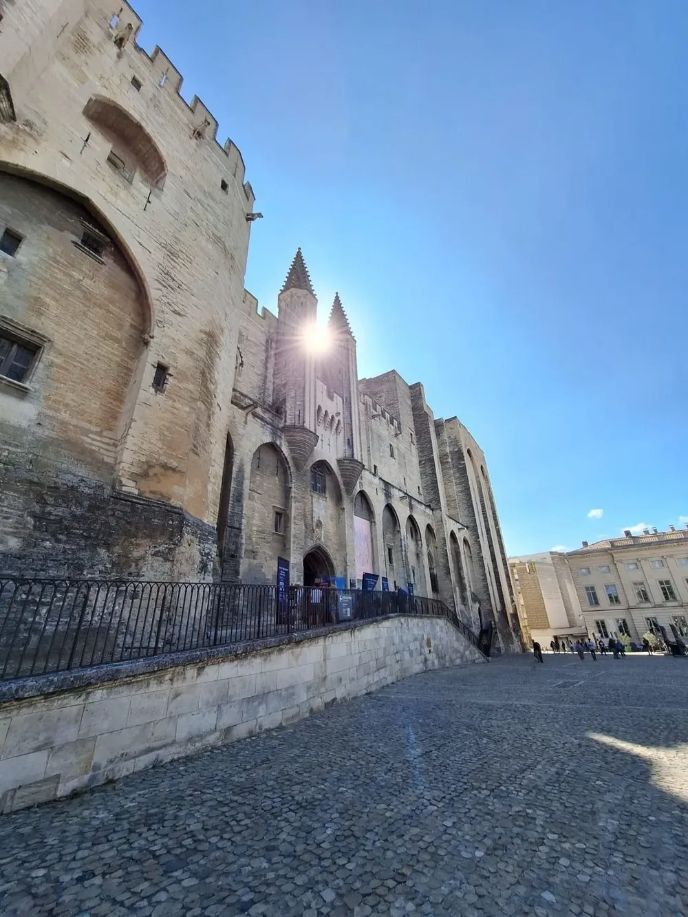 Postales de Avignon, la casa de Los Teros en Francia