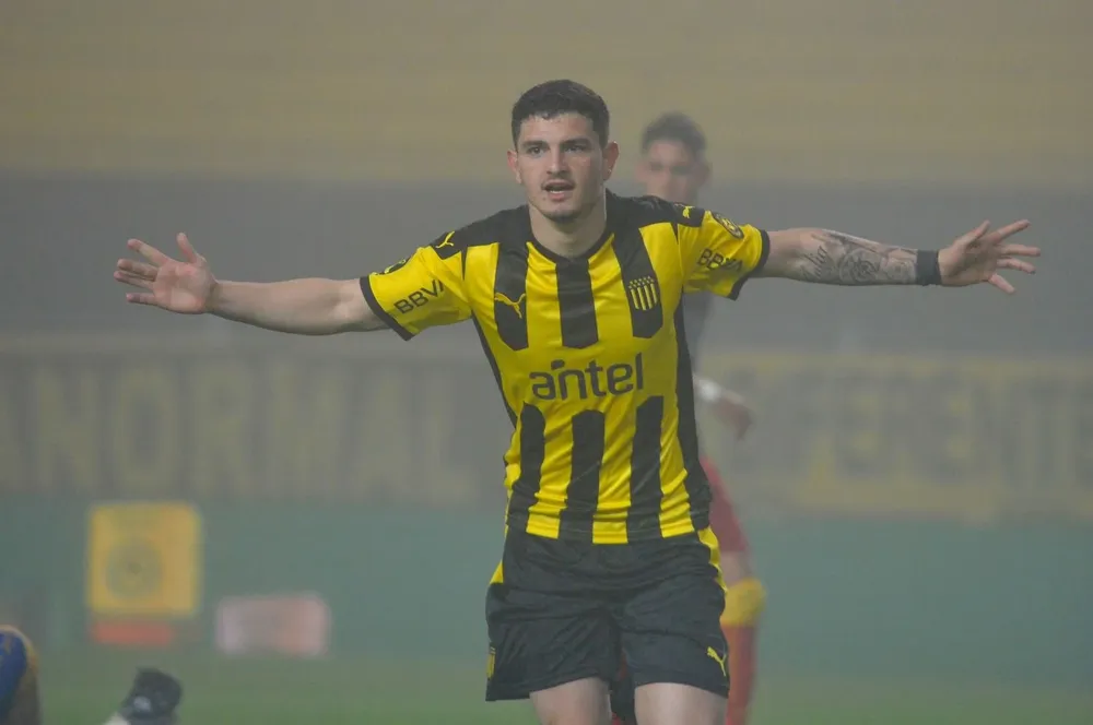 Agustín Álvarez Martínez en el radar de la selección uruguaya