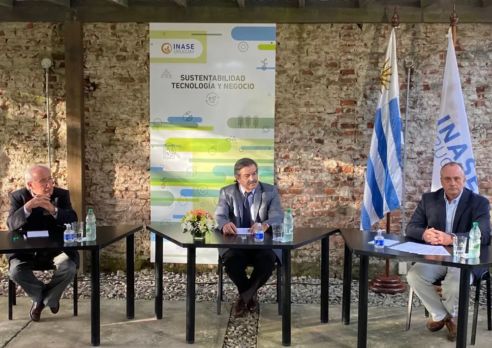 Pedro Queheille, Carlos María Uriarte y Álvaro Nuñez durante el acto de asunción.