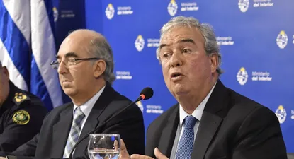 El subsecretario del Interior, Guillermo Maciel, a la derecha del ministro, Luis Alberto Heber