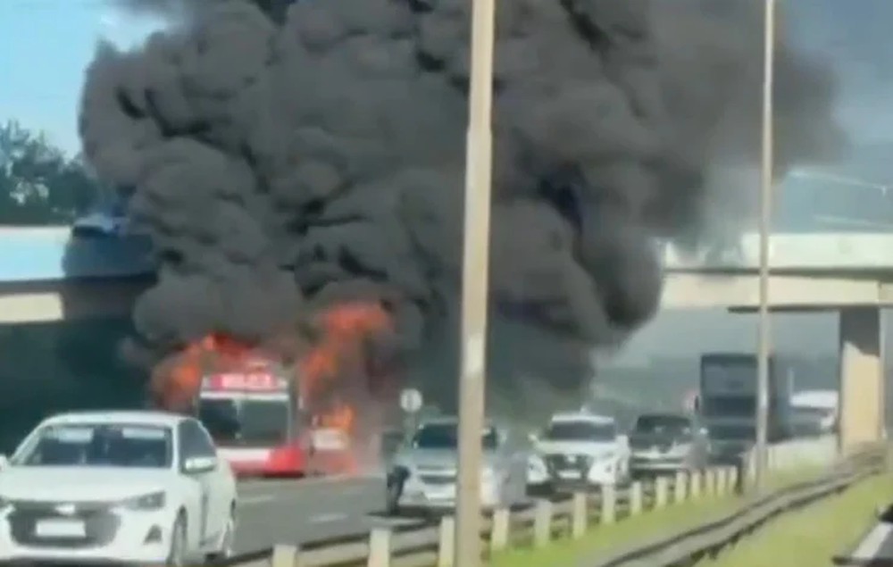 incendio-colectivo-linea-60-panamericana.webp