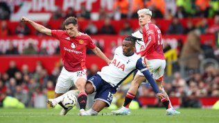 Manuel Ugarte con Manchester United ante Tottenham Hotspur por Premier League