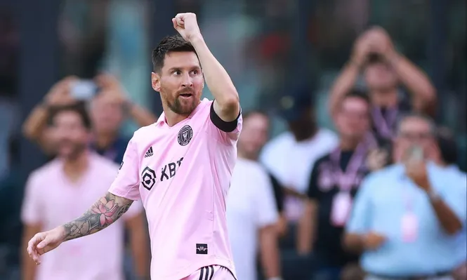 Festejo de Messi, autor de dos goles