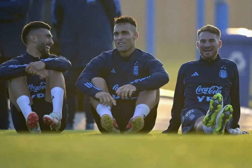 Nicolás González, Lautaro Martínez y Alexis Mac allister