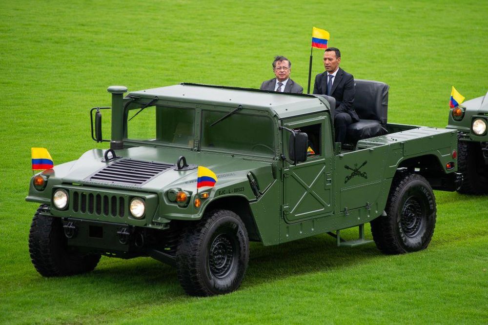 El presidente Petro intentó el diálogo con los grupos armados colombianos, pero el proceso encalló y han aumentado los enfrentamientos con el ejército.